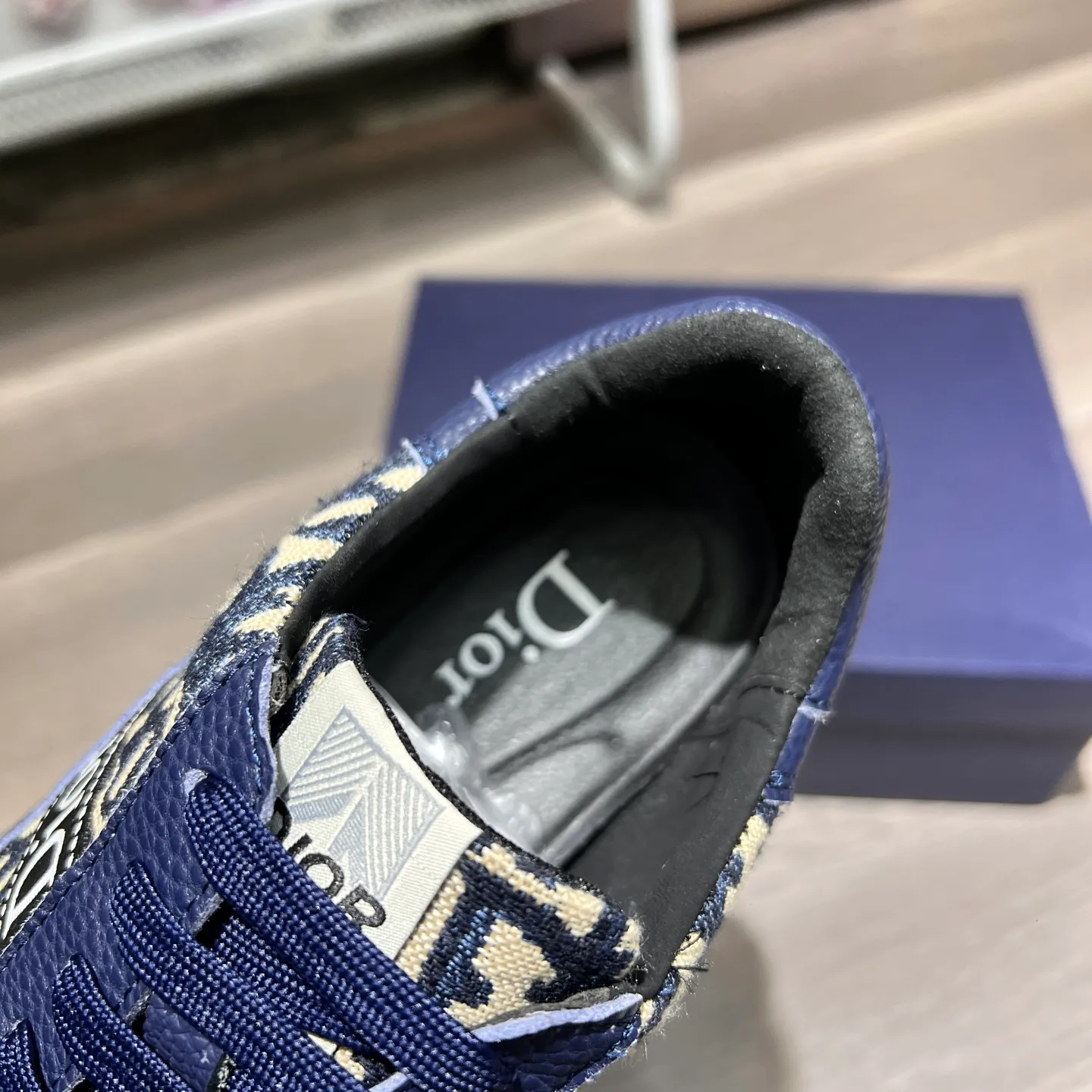 Factory price: 420💰"Dior"⚠️⚠️Top purchasing agent🔍🔍Men's 2025HK counters are on sale simultaneously. Sole: The original sole is specially provided by the original factory. The exclusive movable molded sole is super comfortable. The original factory is made with the original product🔍🔍, sheepskin foot pads, mesh lining💪Details determine the quality. We only make shoes with our heart. You can enter and leave the counter at will. Welcome to compare 🇮🇹Size number: 38-44, customized 45